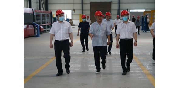 2022-6-29市委書記劉革安陪同省金融監(jiān)管局、國(guó)家開發(fā)銀行等領(lǐng)導(dǎo)視察萬眾集團(tuán)